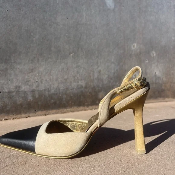 Gucci Low Heel. Gold Tiger Ankle Strap Accent. Square toe. Cream & black